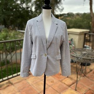 Seersucker blazer. Stripes. Size Large. Excellent condition. Smoke free home.